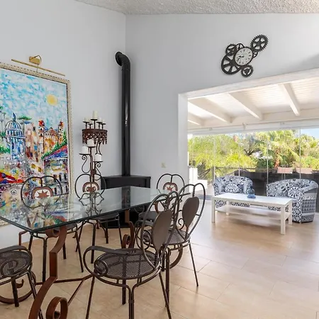Βίλα For Rent In Εστεπόνα